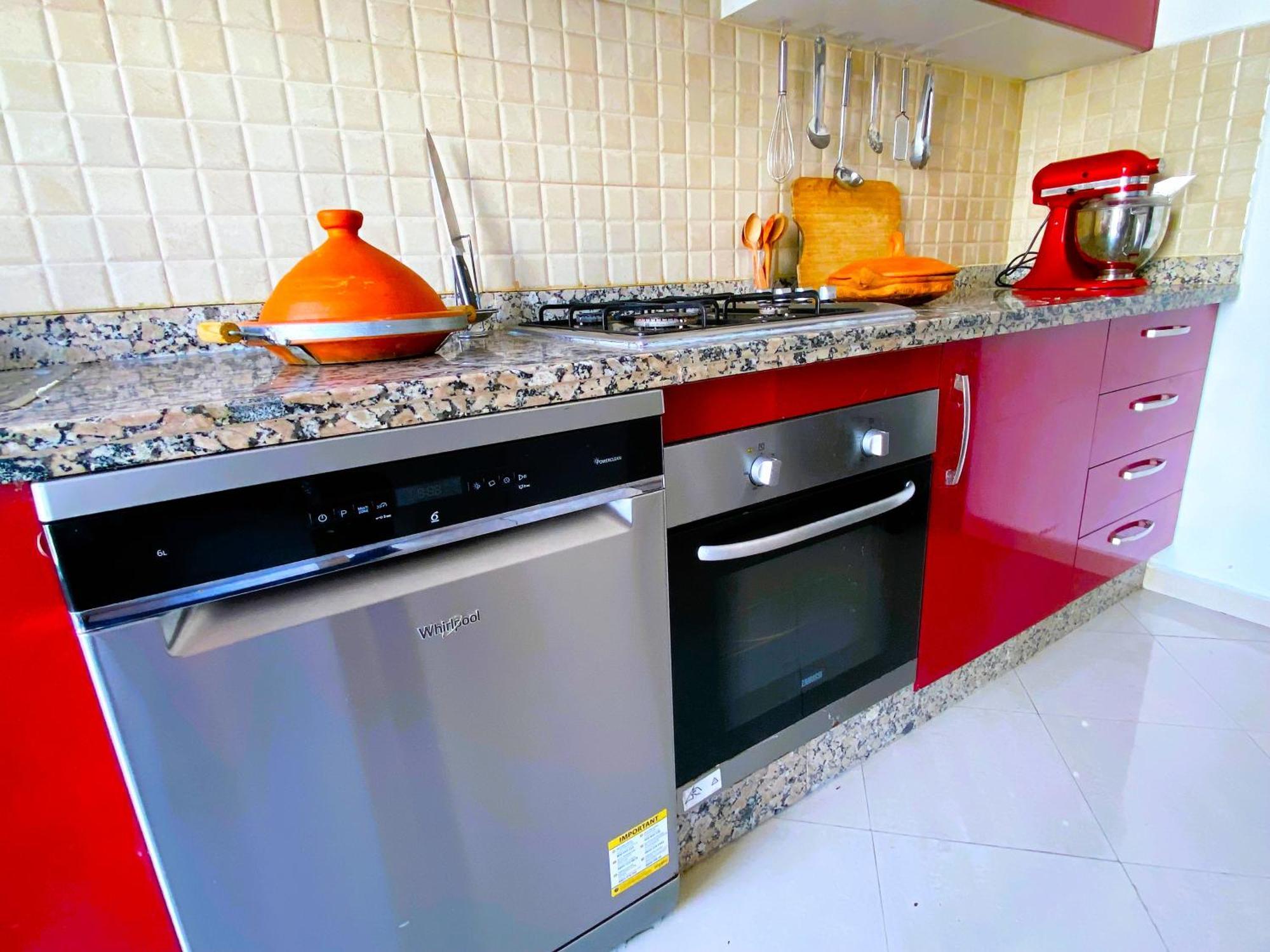 Architects Haven In Luxury 3br - Near Train & Tramway شقة *